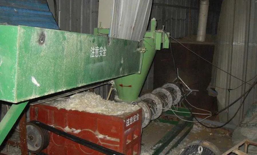 羽毛粉加工腥味、苦味、惡臭味混雜，看工業除臭劑如何快速除臭！