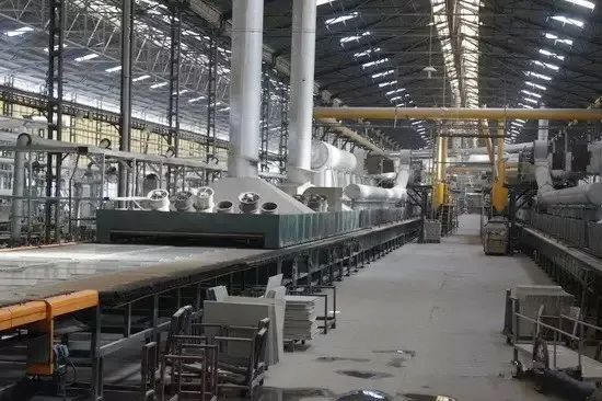 陶瓷廠廢氣惡臭讓人苦不堪言,Dejing的凈?除臭劑幫助企業(yè)達(dá)標(biāo)排放!.jpg 陶瓷廠廢氣惡臭讓人苦不堪言,Dejing的凈?除臭劑幫助企業(yè)達(dá)標(biāo)排放!.jpg