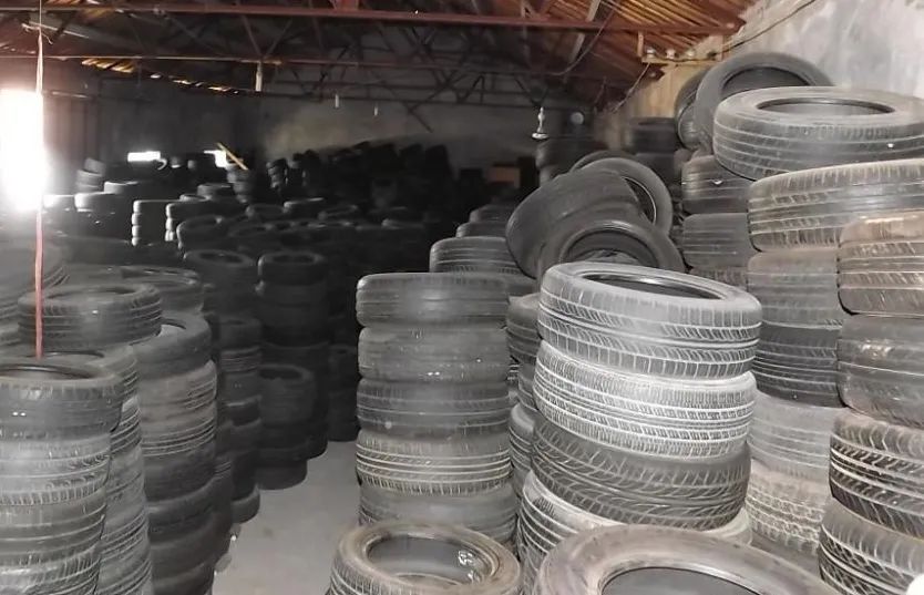 潔匠凈化·的凈工業(yè)除臭劑_廢舊輪胎煉油廢氣污染，車間惡臭問(wèn)題可利用潔匠凈化除臭劑解決