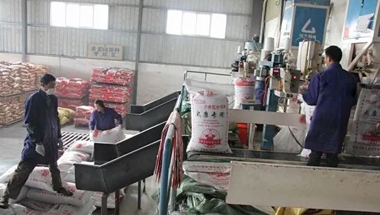 飼料廠車(chē)間腥臭味擾民，就用Dejing的凈飼料廠專(zhuān)用除臭劑.jpg